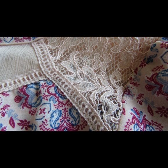 Xhilaration Flowy Top With Long Sleeves - Picture 4 of 8